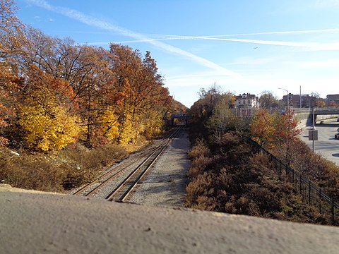 "Roosevelt_Av_BQE_03_-_NYCR.jpg" by User:Tdorante10