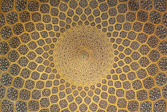 "Isfahan_Lotfollah_mosque_ceiling_symmetric.jpg" by User:Nikopol