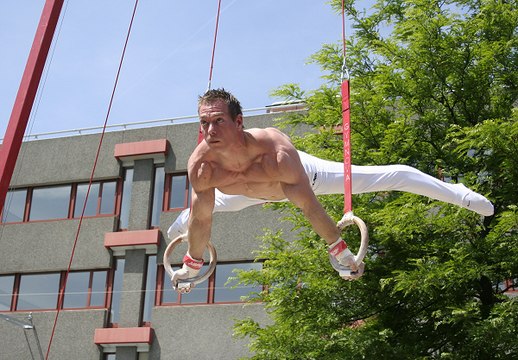 "Yuri_van_Gelder_2008-2.jpg" by User:BotMultichill