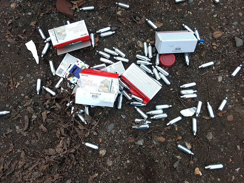 File:Mosa cream chargers fly-tipped at Bakers Hill car park 04.jpg