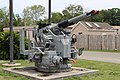 "40MM_Bofors_Anti-Aircraft_Gun,_Patriots_Point.jpg" by User:Mjrmtg