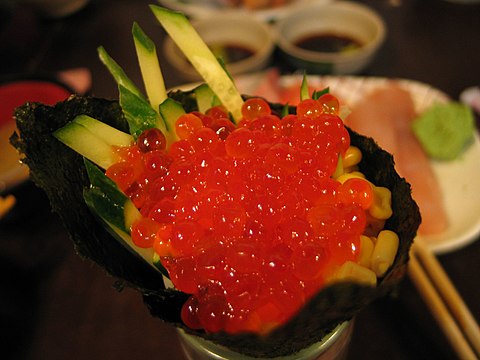 "Ikura_temaki_zushi_by_Adonis_Chen_in_Taipei.jpg" by User:Opponent