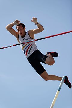 "Men_pole_vault_French_Athletics_Championships_2013_t173123.jpg" by User:Jastrow