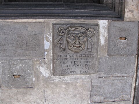 "Bocca_di_Leone_-_Dodge_Palace_Venice.jpg" by User:Deror avi