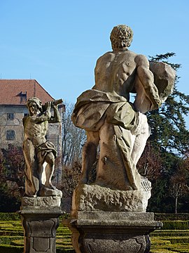 "Zámek_Dobříš_-_park_na_podzim_04.jpg" by User:Michal Ritter